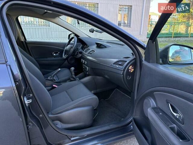 Серый Рено Меган, объемом двигателя 1.6 л и пробегом 214 тыс. км за 7450 $, фото 20 на Automoto.ua