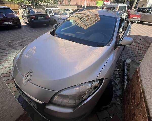 Серый Рено Меган, объемом двигателя 1.5 л и пробегом 470 тыс. км за 5900 $, фото 4 на Automoto.ua