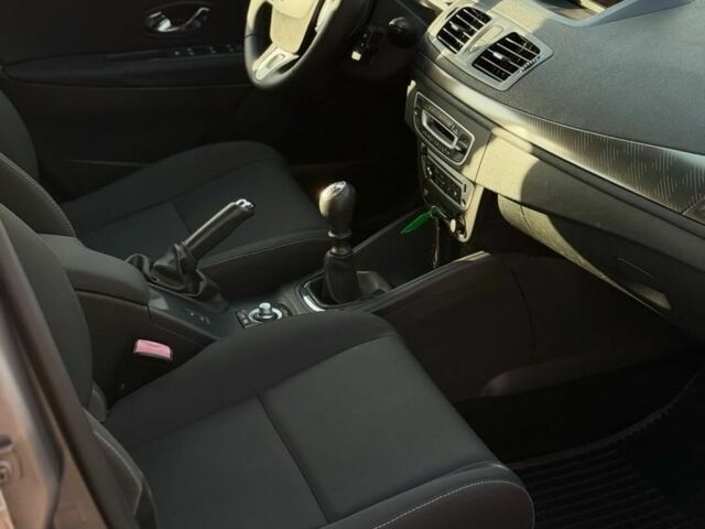 Серый Рено Меган, объемом двигателя 1.5 л и пробегом 237 тыс. км за 7300 $, фото 16 на Automoto.ua