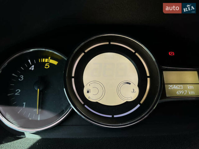 Рено Меган 2012 у Хмельницькому на Automoto.ua Сірий Рено Меган, об'ємом двигуна 1.5 л та пробігом 256 тис. км за 7500 $, фото 15 на Automoto.ua