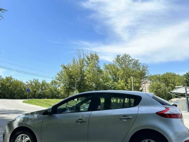 Серый Рено Меган, объемом двигателя 1.5 л и пробегом 285 тыс. км за 7500 $, фото 1 на Automoto.ua