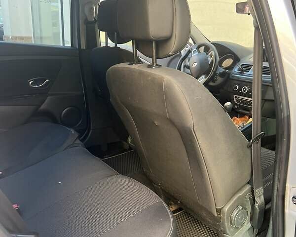 Серый Рено Меган, объемом двигателя 1.5 л и пробегом 470 тыс. км за 5900 $, фото 5 на Automoto.ua