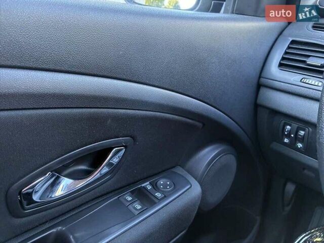 Серый Рено Меган, объемом двигателя 1.6 л и пробегом 214 тыс. км за 7450 $, фото 19 на Automoto.ua