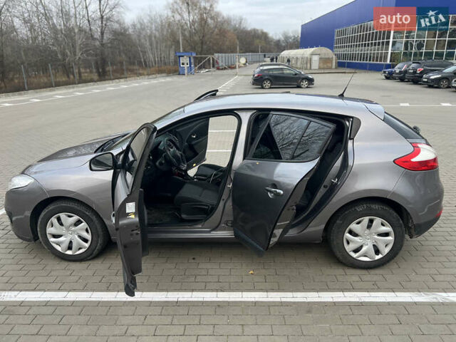 Сірий Рено Меган, об'ємом двигуна 1.6 л та пробігом 138 тис. км за 8300 $, фото 14 на Automoto.ua