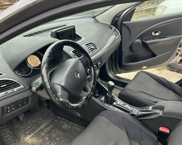 Серый Рено Меган, объемом двигателя 1.5 л и пробегом 327 тыс. км за 3800 $, фото 7 на Automoto.ua