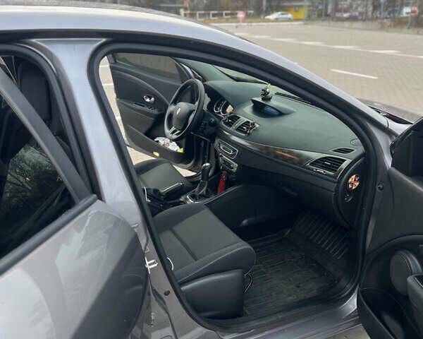 Сірий Рено Меган, об'ємом двигуна 1.6 л та пробігом 138 тис. км за 8300 $, фото 17 на Automoto.ua