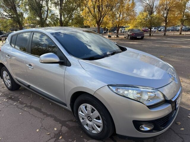 Рено Меган 2012 в Кривом Роге на Automoto.ua Серый Рено Меган, объемом двигателя 1.5 л и пробегом 289 тыс. км за 7500 $, фото 1 на Automoto.ua