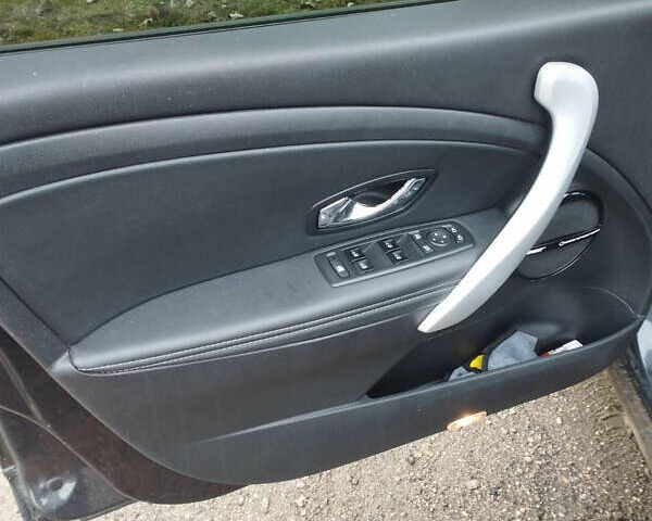 Серый Рено Меган, объемом двигателя 1.46 л и пробегом 230 тыс. км за 6999 $, фото 2 на Automoto.ua