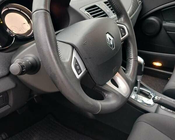 Серый Рено Меган, объемом двигателя 1.5 л и пробегом 241 тыс. км за 7550 $, фото 6 на Automoto.ua