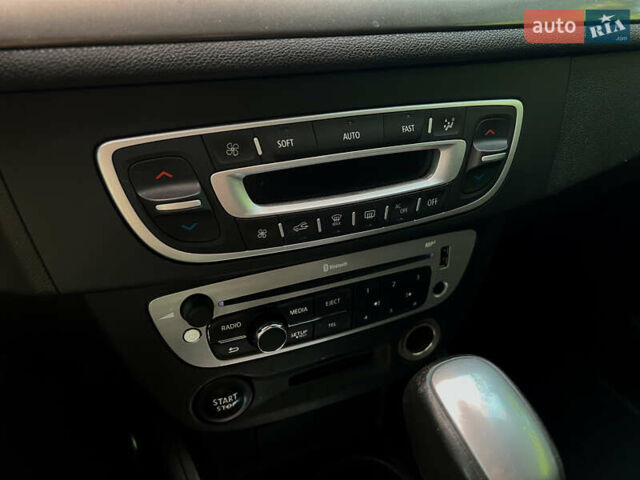 Рено Меган 2012 у Хмельницькому на Automoto.ua Сірий Рено Меган, об'ємом двигуна 1.5 л та пробігом 256 тис. км за 7500 $, фото 16 на Automoto.ua