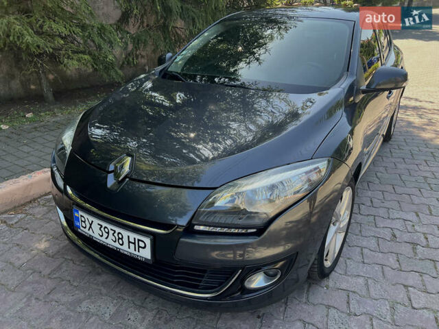 Рено Меган 2012 у Хмельницькому на Automoto.ua Сірий Рено Меган, об'ємом двигуна 1.5 л та пробігом 256 тис. км за 7500 $, фото 1 на Automoto.ua