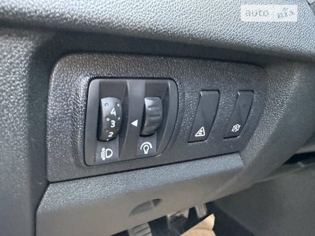 Серый Рено Меган, объемом двигателя 1.46 л и пробегом 202 тыс. км за 8999 $, фото 52 на Automoto.ua