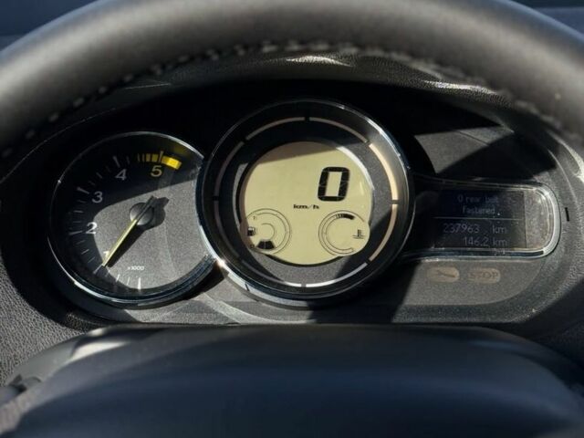 Серый Рено Меган, объемом двигателя 1.5 л и пробегом 237 тыс. км за 7300 $, фото 11 на Automoto.ua