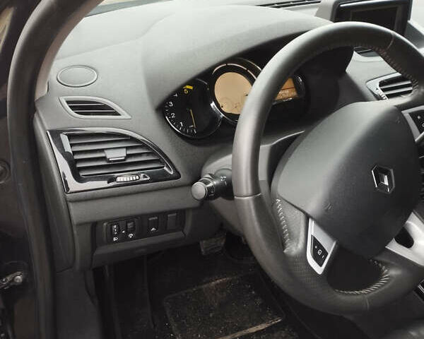 Серый Рено Меган, объемом двигателя 1.46 л и пробегом 230 тыс. км за 6999 $, фото 7 на Automoto.ua