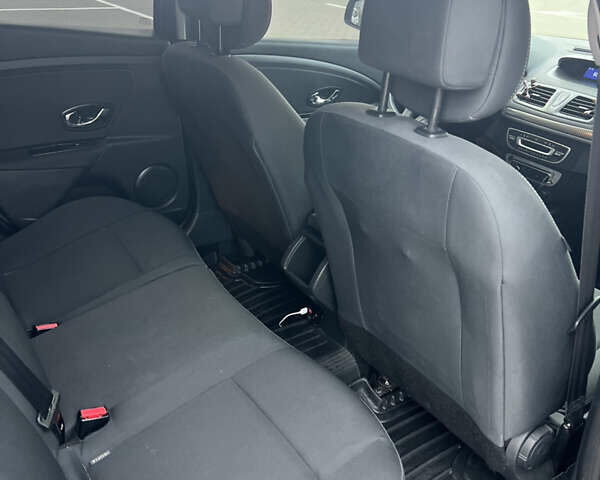 Сірий Рено Меган, об'ємом двигуна 1.6 л та пробігом 138 тис. км за 8300 $, фото 11 на Automoto.ua