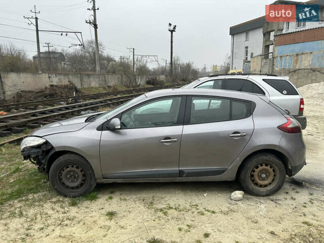 Серый Рено Меган, объемом двигателя 1.5 л и пробегом 327 тыс. км за 3800 $, фото 2 на Automoto.ua