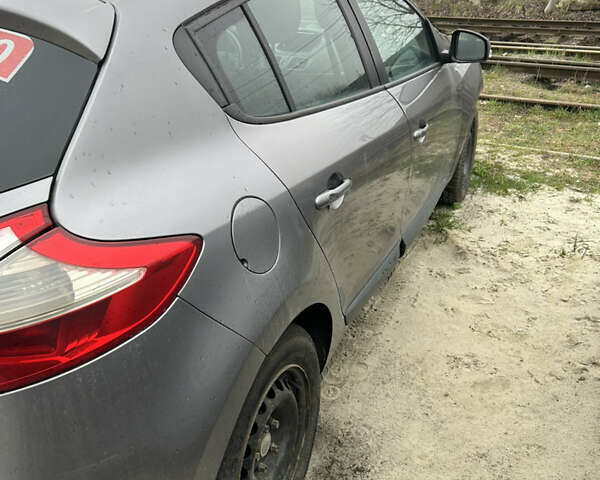 Серый Рено Меган, объемом двигателя 1.5 л и пробегом 327 тыс. км за 3800 $, фото 14 на Automoto.ua