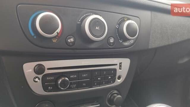 Серый Рено Меган, объемом двигателя 1.6 л и пробегом 190 тыс. км за 6999 $, фото 26 на Automoto.ua