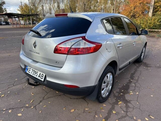 Рено Меган 2012 в Кривом Роге на Automoto.ua Серый Рено Меган, объемом двигателя 1.5 л и пробегом 289 тыс. км за 7500 $, фото 2 на Automoto.ua