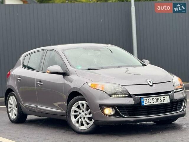 Рено Меган 2013 в Самборе на Automoto.ua Серый Рено Меган, объемом двигателя 1.46 л и пробегом 267 тыс. км за 7950 $, фото 1 на Automoto.ua