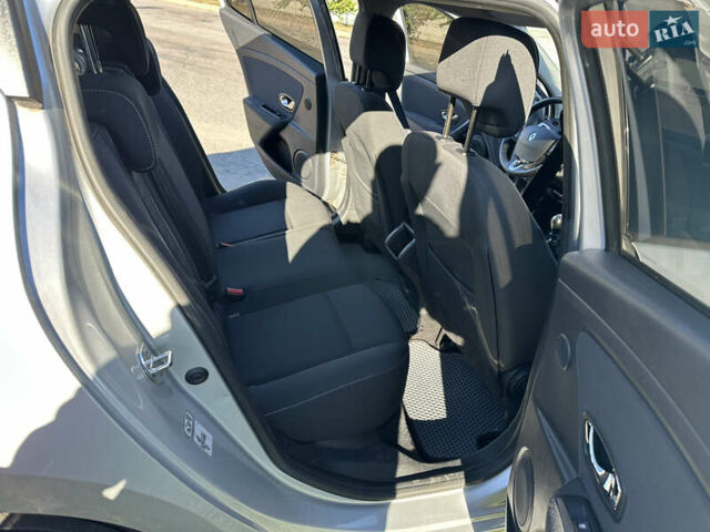 Рено Меган 2013 в Кременчуге на Automoto.ua Серый Рено Меган, объемом двигателя 1.2 л и пробегом 260 тыс. км за 6100 $, фото 13 на Automoto.ua