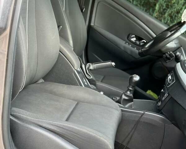 Рено Меган 2013 в Самборе на Automoto.ua Серый Рено Меган, объемом двигателя 1.46 л и пробегом 267 тыс. км за 7950 $, фото 22 на Automoto.ua