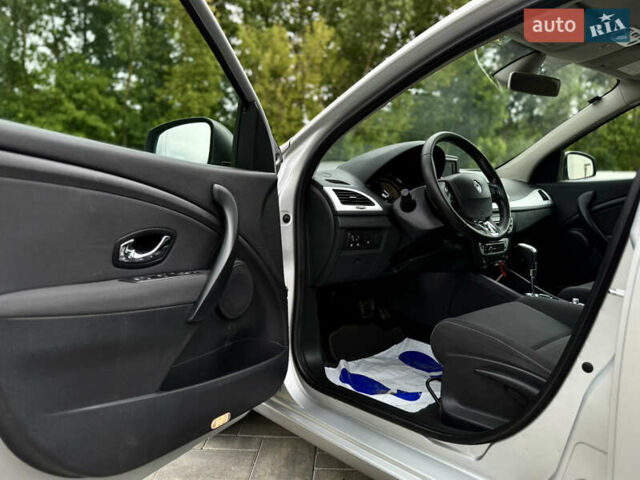 Рено Меган 2013 в Луцке на Automoto.ua Серый Рено Меган, объемом двигателя 1.5 л и пробегом 198 тыс. км за 8699 $, фото 8 на Automoto.ua