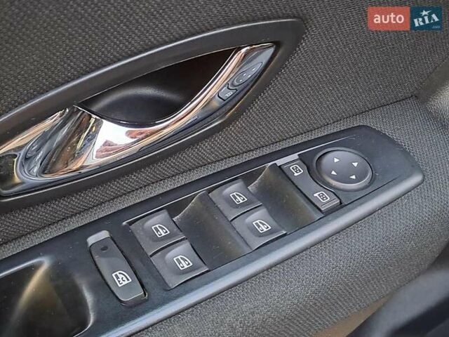 Рено Меган 2013 в Одессе на Automoto.ua Серый Рено Меган, объемом двигателя 1.6 л и пробегом 52 тыс. км за 8990 $, фото 10 на Automoto.ua