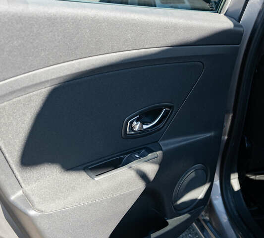 Серый Рено Меган, объемом двигателя 1.46 л и пробегом 113 тыс. км за 8500 $, фото 25 на Automoto.ua