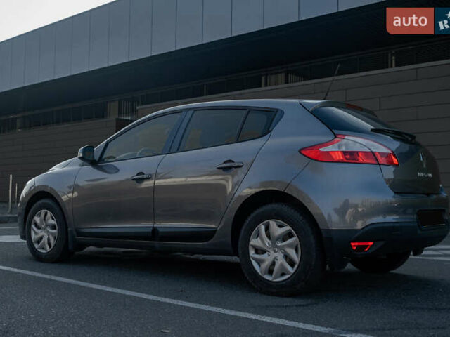 Серый Рено Меган, объемом двигателя 1.46 л и пробегом 113 тыс. км за 8500 $, фото 7 на Automoto.ua