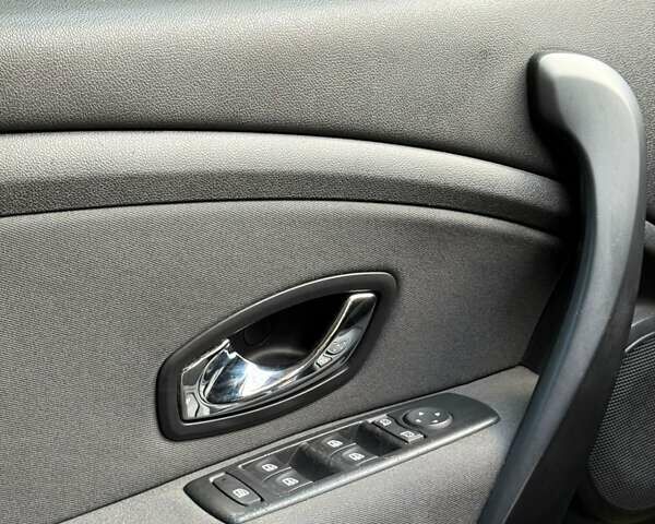 Серый Рено Меган, объемом двигателя 1.46 л и пробегом 268 тыс. км за 7900 $, фото 32 на Automoto.ua