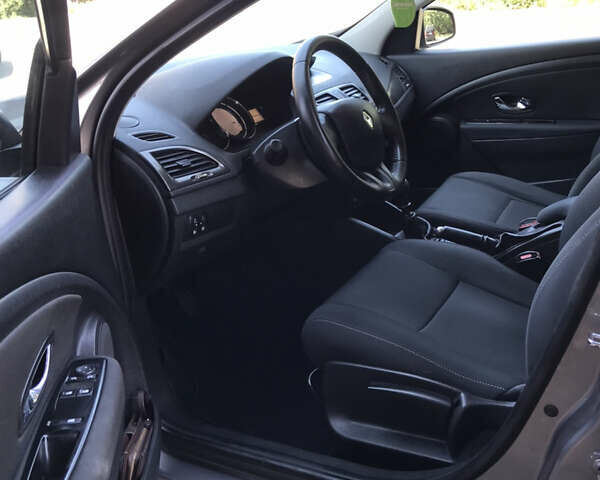 Серый Рено Меган, объемом двигателя 1.46 л и пробегом 400 тыс. км за 6700 $, фото 12 на Automoto.ua