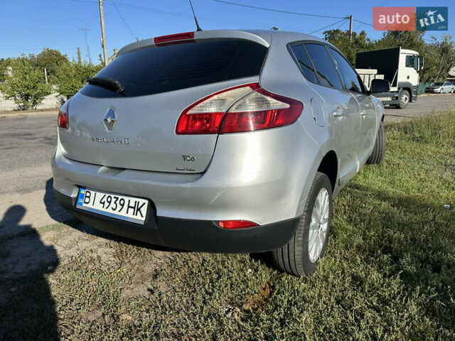 Рено Меган 2013 в Кременчуге на Automoto.ua Серый Рено Меган, объемом двигателя 1.2 л и пробегом 260 тыс. км за 6100 $, фото 6 на Automoto.ua