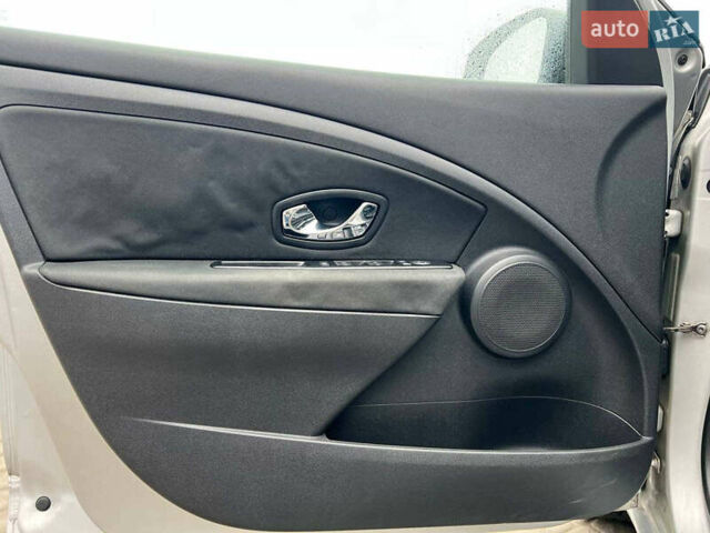 Серый Рено Меган, объемом двигателя 1.5 л и пробегом 228 тыс. км за 7690 $, фото 14 на Automoto.ua