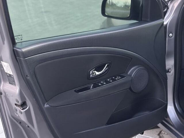 Серый Рено Меган, объемом двигателя 1.5 л и пробегом 276 тыс. км за 6950 $, фото 9 на Automoto.ua