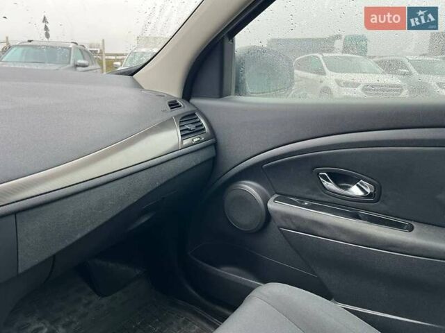 Серый Рено Меган, объемом двигателя 1.5 л и пробегом 228 тыс. км за 7690 $, фото 32 на Automoto.ua