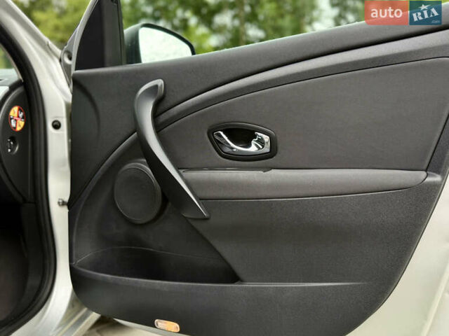 Сірий Рено Меган, об'ємом двигуна 1.5 л та пробігом 198 тис. км за 8599 $, фото 30 на Automoto.ua