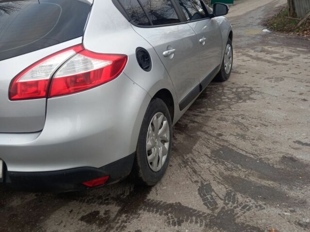 Серый Рено Меган, объемом двигателя 1.6 л и пробегом 275 тыс. км за 5300 $, фото 2 на Automoto.ua