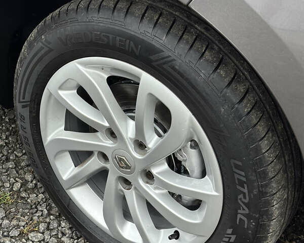 Серый Рено Меган, объемом двигателя 1.5 л и пробегом 193 тыс. км за 8100 $, фото 10 на Automoto.ua