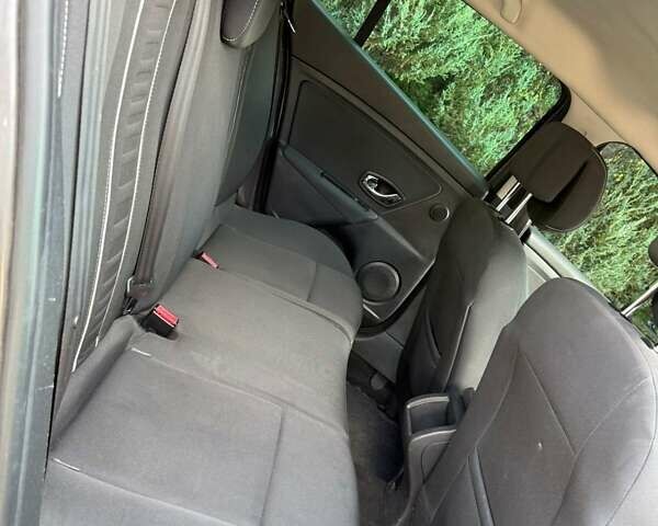 Рено Меган 2013 в Самборе на Automoto.ua Серый Рено Меган, объемом двигателя 1.46 л и пробегом 267 тыс. км за 7950 $, фото 23 на Automoto.ua