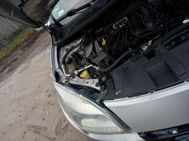 Серый Рено Меган, объемом двигателя 1.6 л и пробегом 275 тыс. км за 5300 $, фото 5 на Automoto.ua