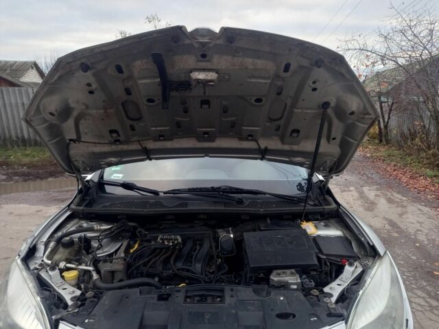 Серый Рено Меган, объемом двигателя 1.6 л и пробегом 275 тыс. км за 5300 $, фото 3 на Automoto.ua