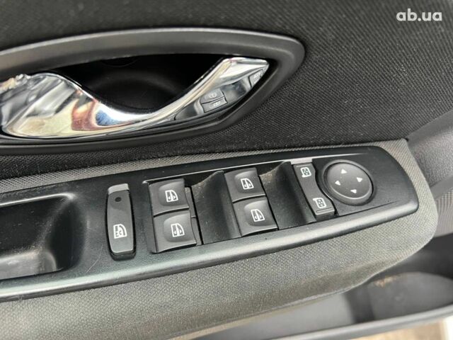 Серый Рено Меган, объемом двигателя 1.5 л и пробегом 228 тыс. км за 7690 $, фото 15 на Automoto.ua