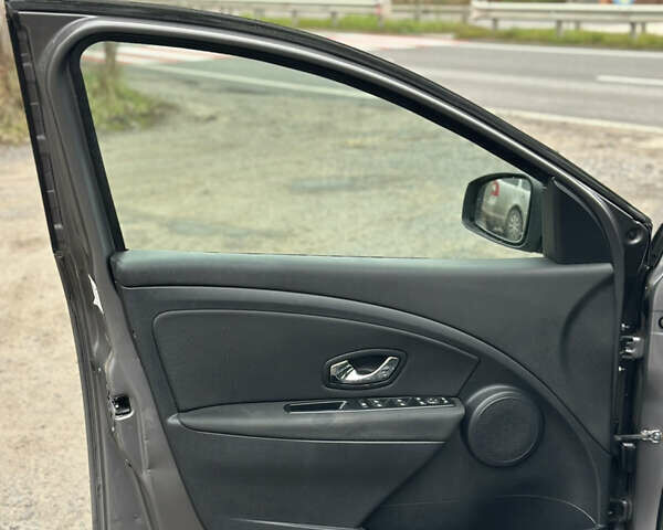 Серый Рено Меган, объемом двигателя 1.5 л и пробегом 193 тыс. км за 8100 $, фото 18 на Automoto.ua