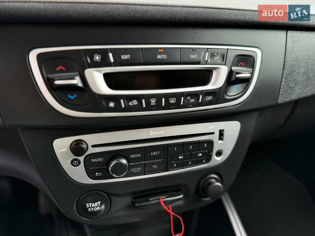 Сірий Рено Меган, об'ємом двигуна 1.5 л та пробігом 198 тис. км за 8599 $, фото 26 на Automoto.ua