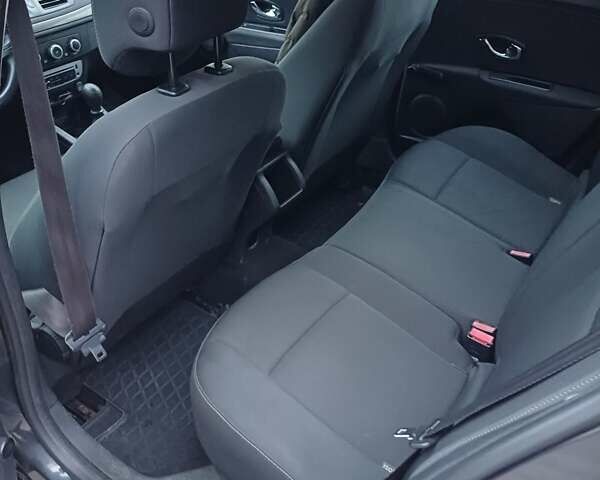 Серый Рено Меган, объемом двигателя 1.5 л и пробегом 290 тыс. км за 6500 $, фото 3 на Automoto.ua