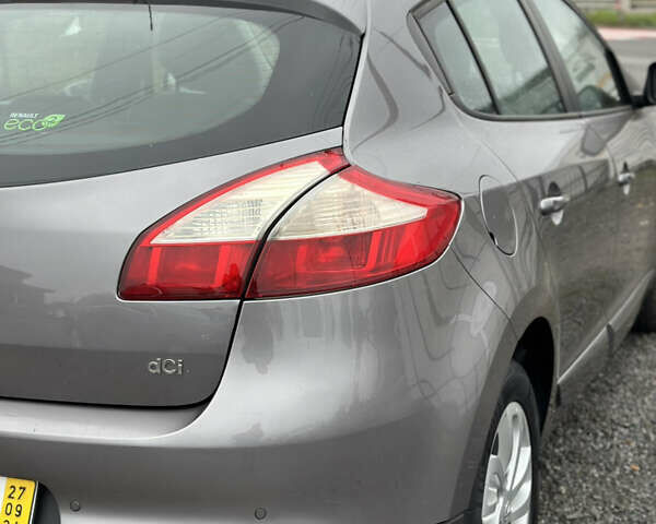 Серый Рено Меган, объемом двигателя 1.5 л и пробегом 193 тыс. км за 8100 $, фото 16 на Automoto.ua