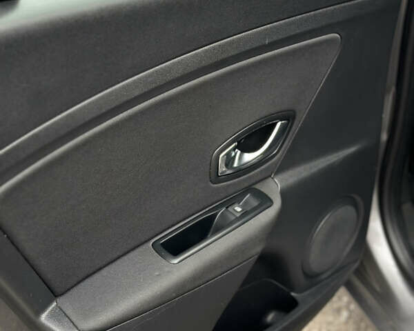 Серый Рено Меган, объемом двигателя 1.5 л и пробегом 193 тыс. км за 8100 $, фото 25 на Automoto.ua