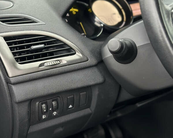 Серый Рено Меган, объемом двигателя 1.5 л и пробегом 193 тыс. км за 8100 $, фото 22 на Automoto.ua