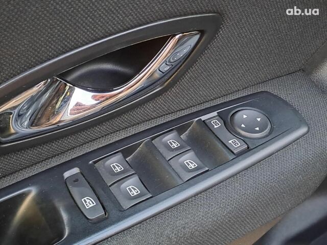 Серый Рено Меган, объемом двигателя 1.6 л и пробегом 52 тыс. км за 8990 $, фото 10 на Automoto.ua